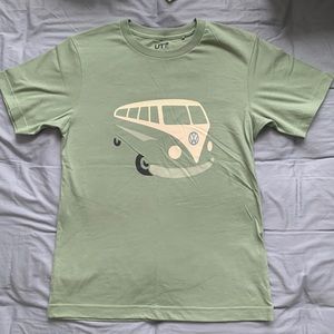 [SOLD] Uniqlo T-shirt 2 for $12